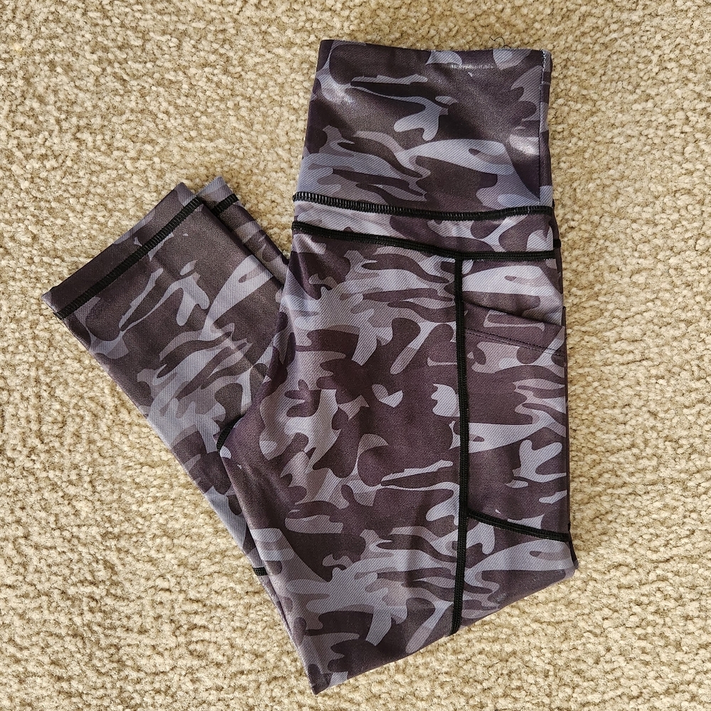 Zyia Camo Metallic Light N Tight Capri